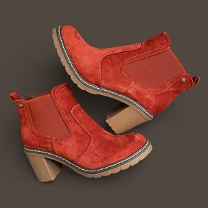 Corkys Boutique Rocky Booties Sz 10 Lug Sole Chunky Heel Rust Orange Red EUC